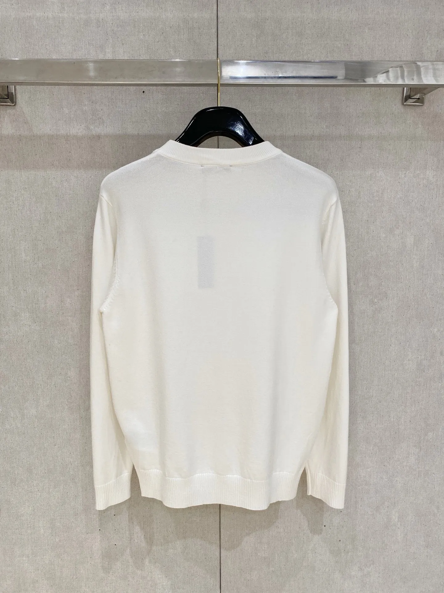 P110，〖 𝐌𝐎𝐍𝐂𝐋𝐄𝐑~ 〗 Premium Series Premium Factory Quality 、 、 ： Black White Sizes：M L XL 2XL 3XL